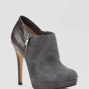 “MICHAEL KORS – YORK” SLATE COLOR PLATFORM BOOTIE W/ MK LOGO ZIPPER – SZ 8 1/2